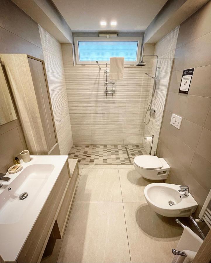 Suite169 In *
